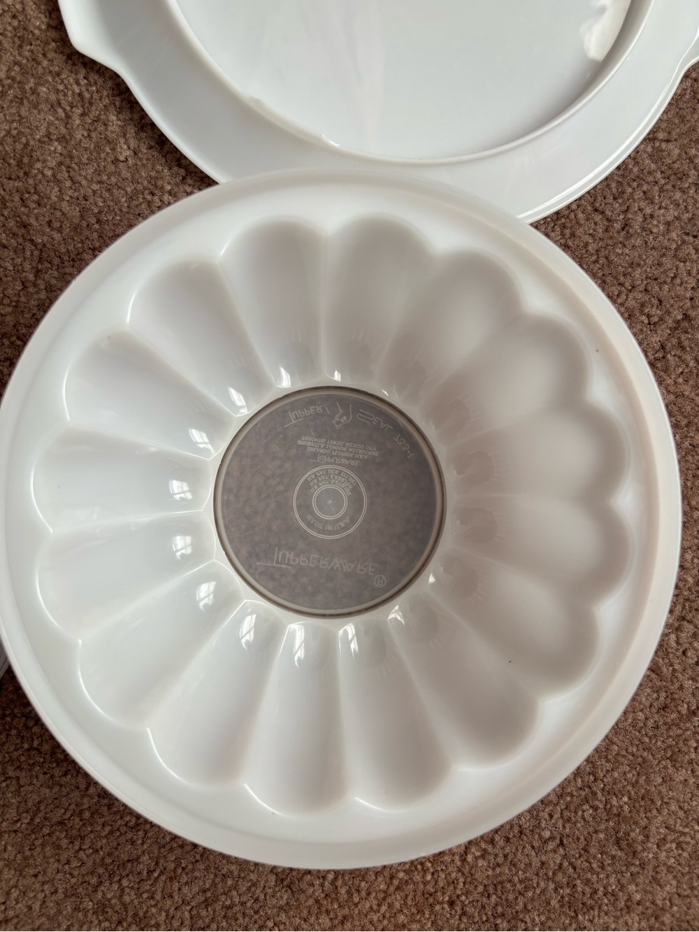 Tupperware Jello mold with 4 seals serving tray. - Picture 2 of 4